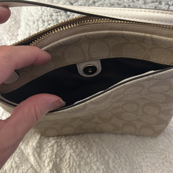 Coach crossbody - Picture 3 of 6